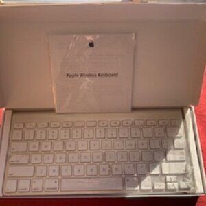 Apple Wireless KeyBoard MC184LL/B